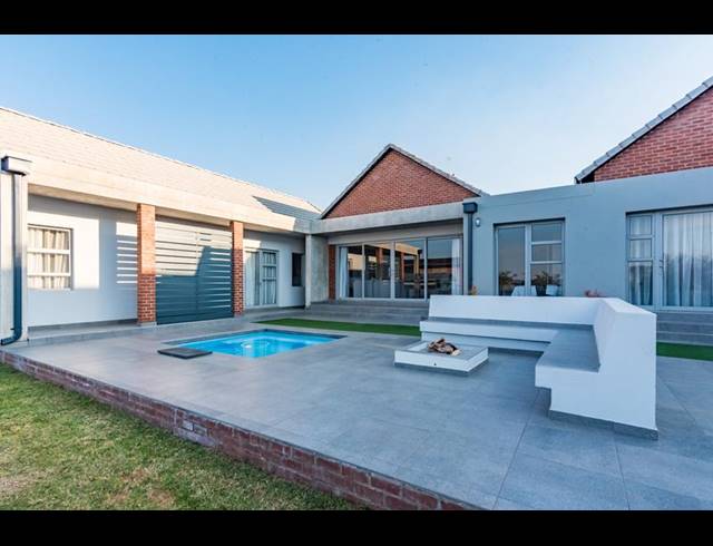 4 BEDROOM HOUSE FOR SALE IN MIDSTREAM ESTATE